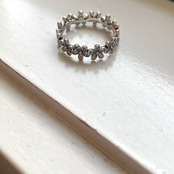 Pandora Daisy Ring - Picture 4 of 6